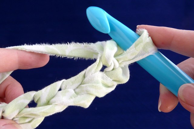 Crocheting the base chain