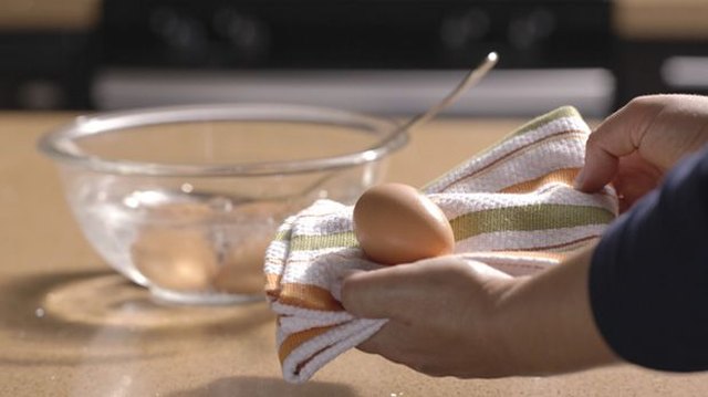 How to boil and egg