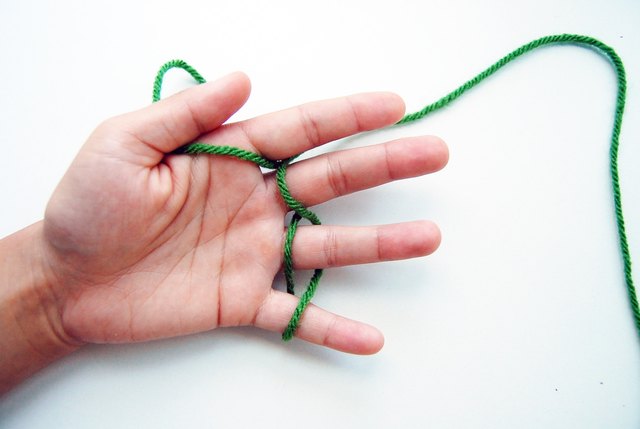 Wrap yarn around the fingers.