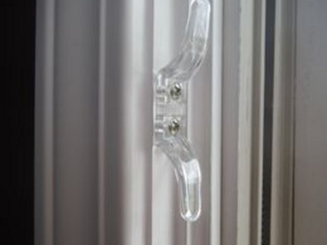 Install the cleat inside the frame.