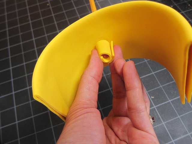 Make handles for the hand.
