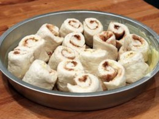 How to Make Cinnamon Rolls From Refrigerate