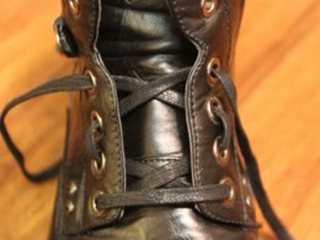 ladder lacing combat boots