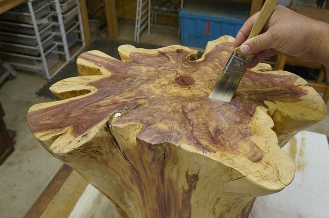 Soy-based polyurethane low-gloss varnish.