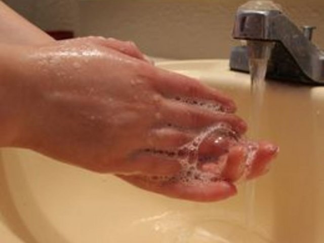 How to Clean an Ear Piercing