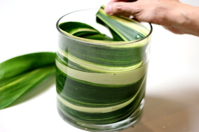 Line the vase with leaves