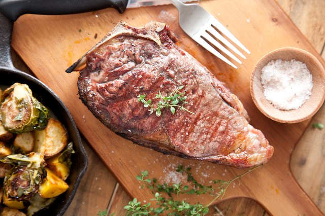 Tips on Grilling Steak on a Charcoal Grill Tips on Grilling Steak on a Charcoal Grill