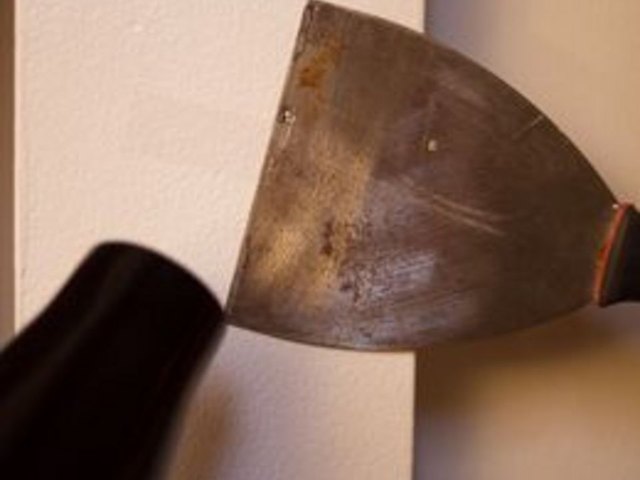 How to Remove Double-Sided Tape From a Wall