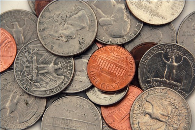 The average internal auditor earns a base salary of $47,885.