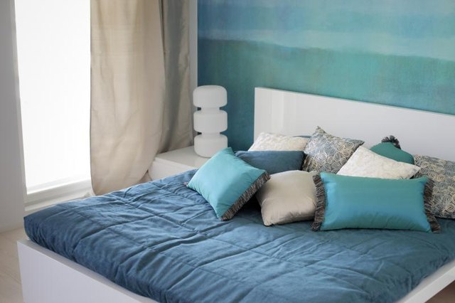 An inviting bedroom decorated with turquoise and aqua paint colors and linens.