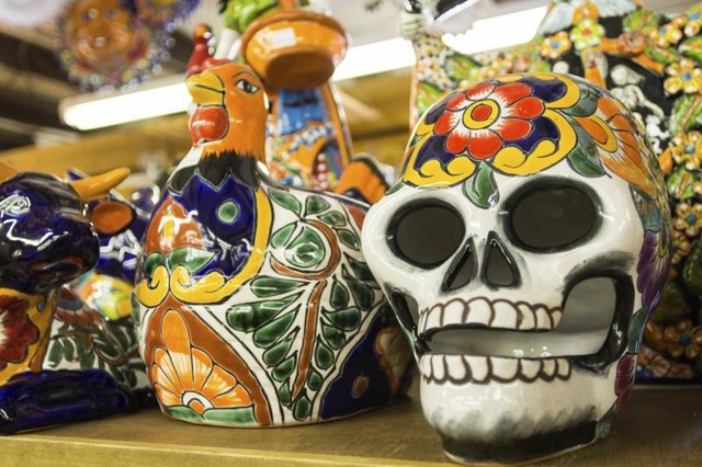Colorful Mexcan pottery.