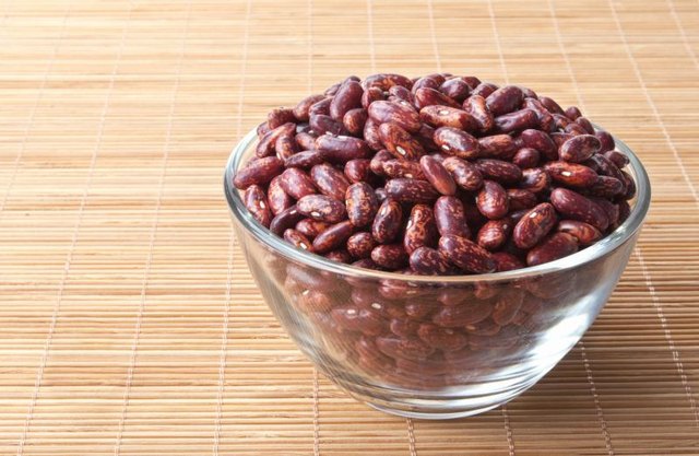 Small bowl of kidney beans.