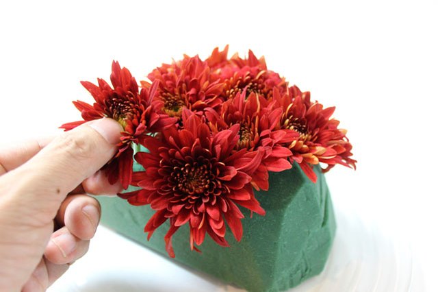 How to Make a Turkey Centerpiece from Flowers | eHow