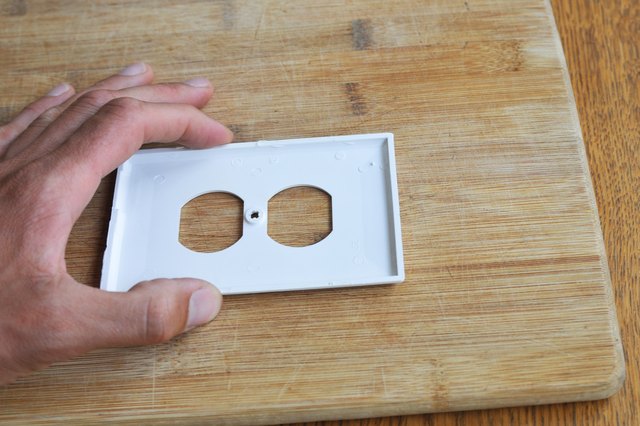 how-to-cut-plastic-electrical-wall-plates-with-pictures-ehow