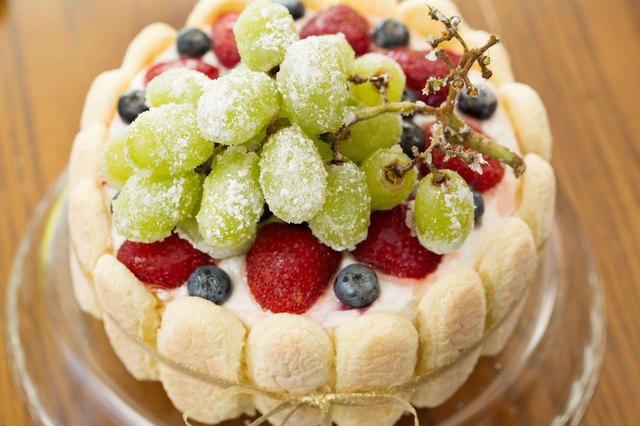 How to Decorate Cakes With Fresh Fruit (with Pictures) | eHow