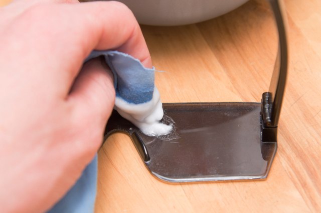 how-to-remove-scuff-marks-from-plastic-with-pictures-ehow