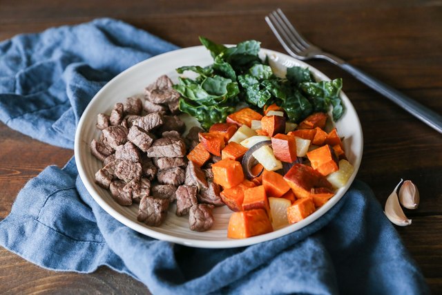 how-to-cook-sirloin-tips-on-a-stove-with-pictures-ehow