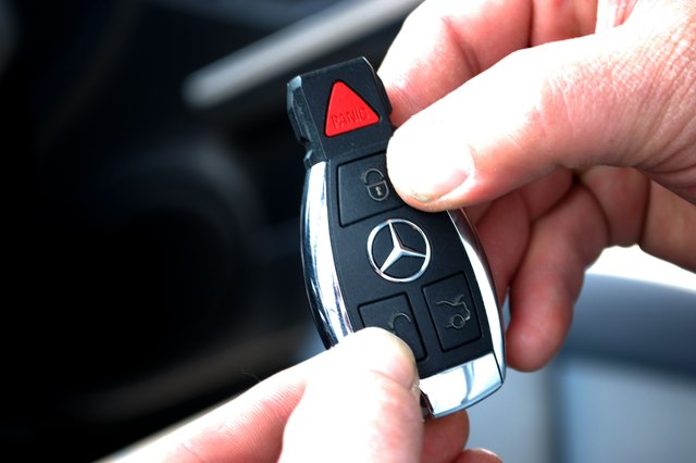 How to Reset a Mercedes Ml320 Key FOB (with Pictures) | eHow