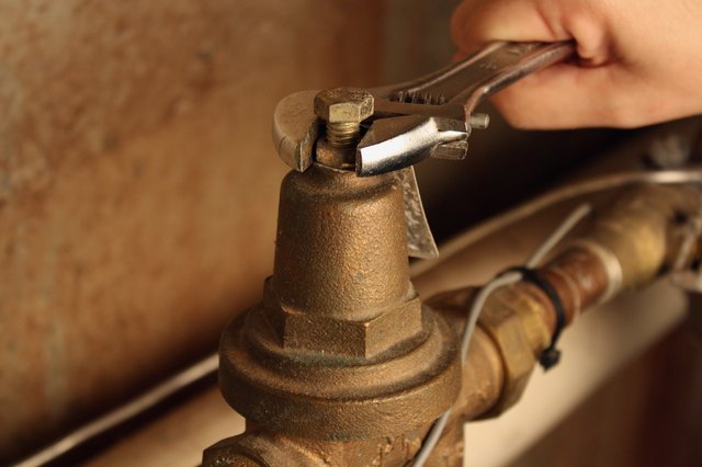 Adjusting A Water Pressure Regulator