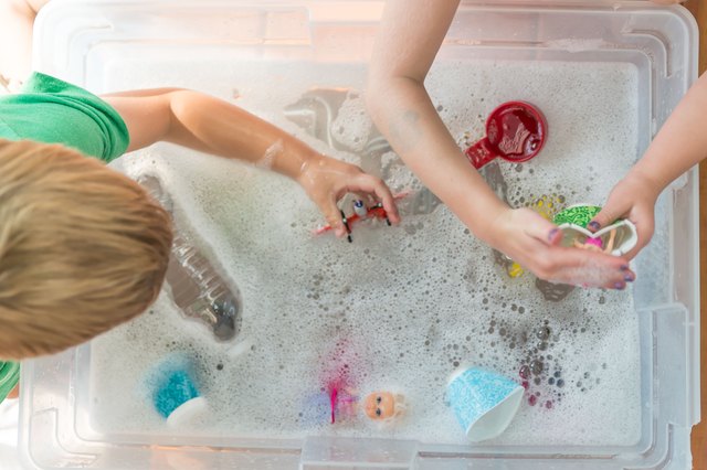 ideas-for-sand-water-play-for-preschoolers-with-pictures-ehow