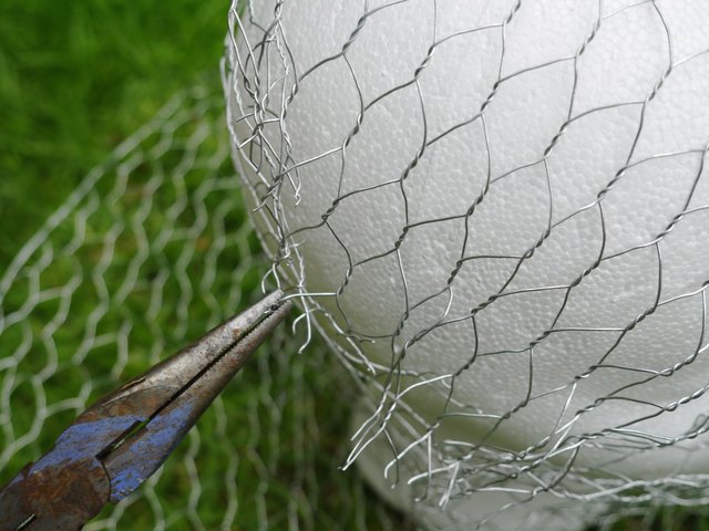 DIY ALL Season Yard Decor: How to make Chicken Wire Sculptures – Tanglewood  Works