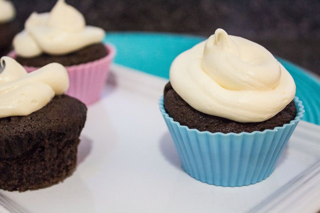 how-to-bake-with-silicone-cupcake-liners-with-pictures-ehow