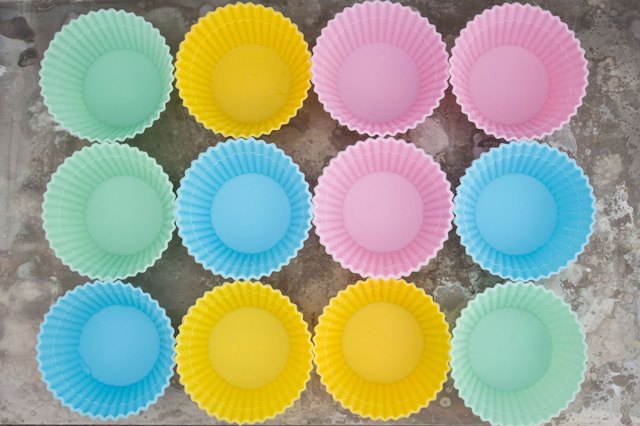 how-to-bake-with-silicone-cupcake-liners-with-pictures-ehow