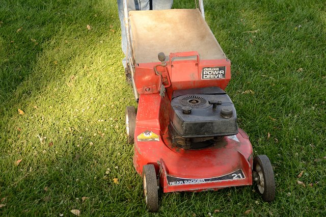 what-causes-blue-smoke-in-a-lawn-mower-with-pictures-ehow