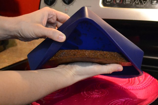 how-to-use-silicone-baking-molds-with-pictures-ehow