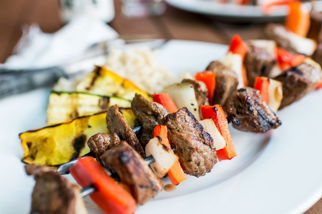 How to Grill Kabobs With Round Steak How to Grill Kabobs With Round Steak