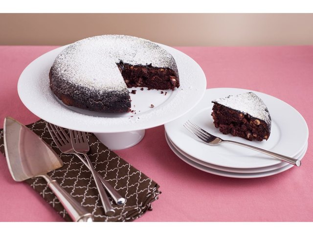 Chocolate cake is just one of the many things you can make in a rice cooker other than rice. Chocolate cake is just one of the many things you can make in a rice cooker other than rice.