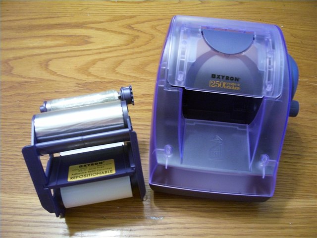 Xyron 2.5 Create-a-Sticker, also called Xyron 250 Xyron 2.5 Create-a-Sticker, also called Xyron 250