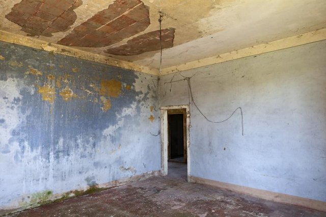 When it's time to tackle the ceiling, get the best paint for the job. When it's time to tackle the ceiling, get the best paint for the job.