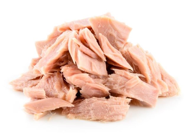 Tuna supplies anti-inflammatory omega-3 fatty acids.