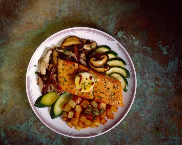 Grilled salmon with vegetables