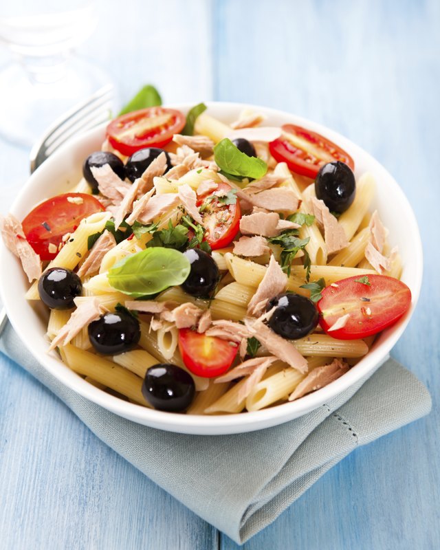 Pasta salad with olives, tuna and tomatoes