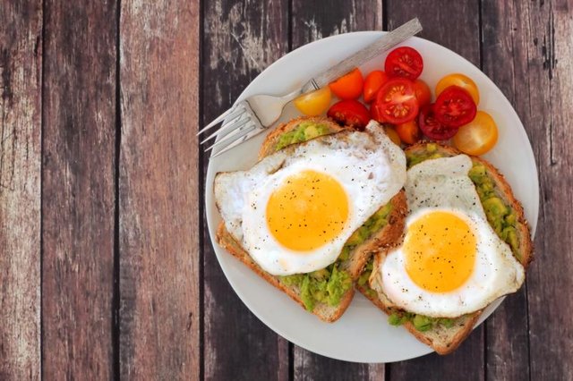 Avocado adds fiber to your meals, which can help you lose weight.