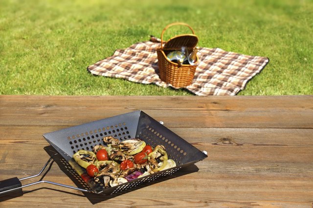 You can cook any other quick-cooking vegetable in the same basket as the green beans. You can cook any other quick-cooking vegetable in the same basket as the green beans.