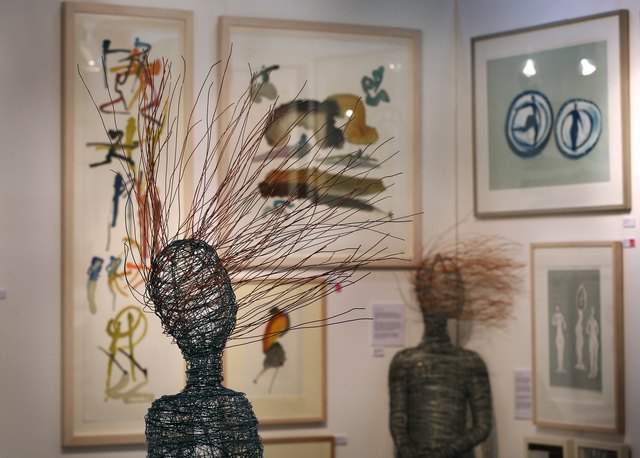 Make wire sculptures of any size.