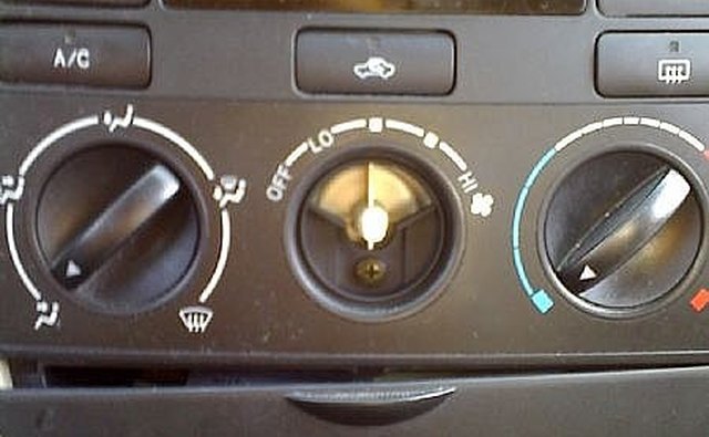 Center fan speed know hides screw