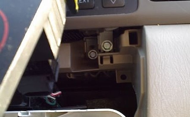 Stereo mounting screws