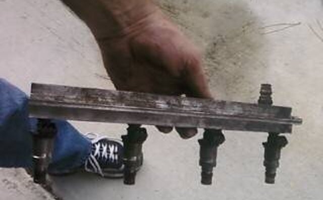 Typical automotive fuel rail and injectors.