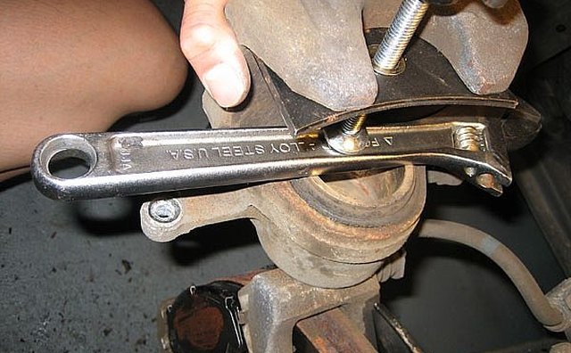 Brake piston compression tool