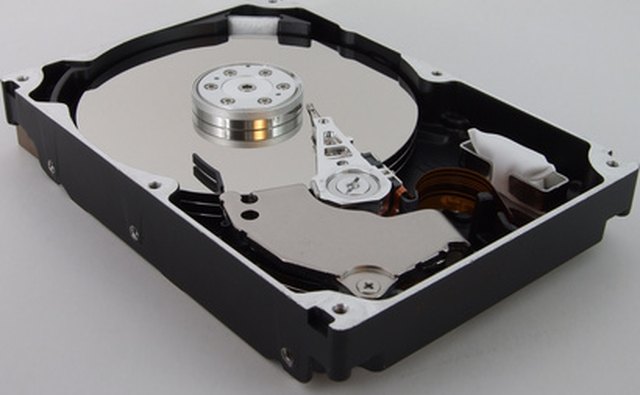 the-advantages-of-magnetic-disk-storage-over-main-memory-it-still-works