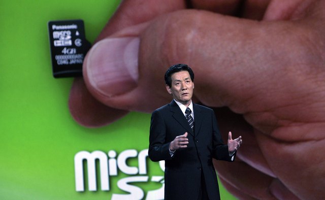 A malfunctioning SD Card can freeze the system.