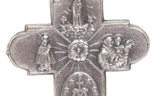 The four-way medal has another, smaller medal on each end of the cross.