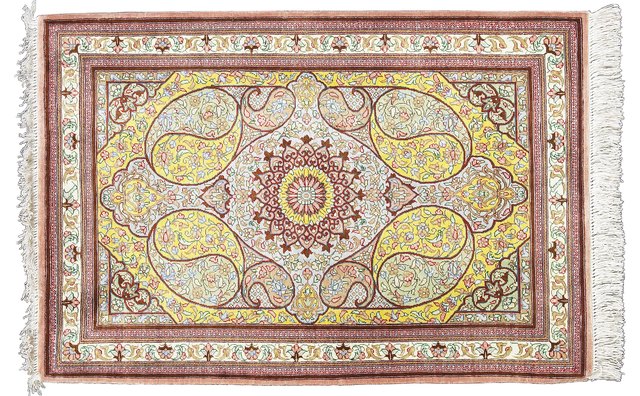 Persian carpet patterns are based on traditional arabesques.