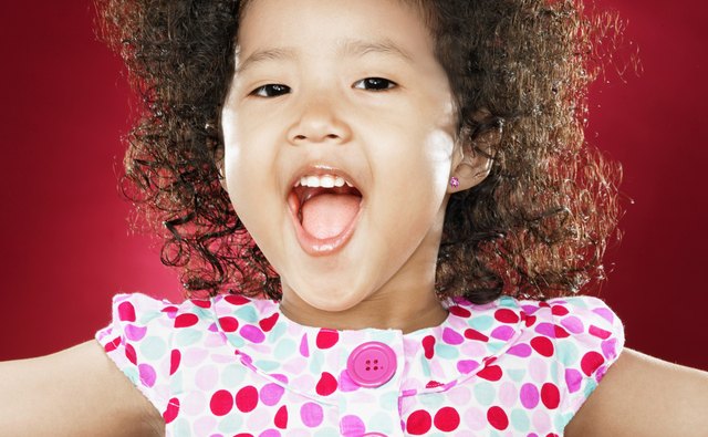 Teach your daughter sheep-themed songs, such as Ba Ba Black Sheep.