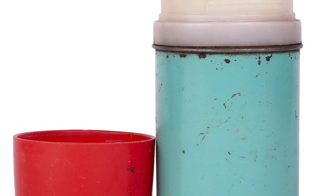 Insulated beverage containers help keep beverages cold.