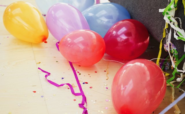 Use balloons to play
